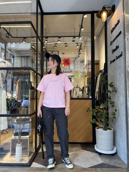 Mh302.電繡英字質感方型t 