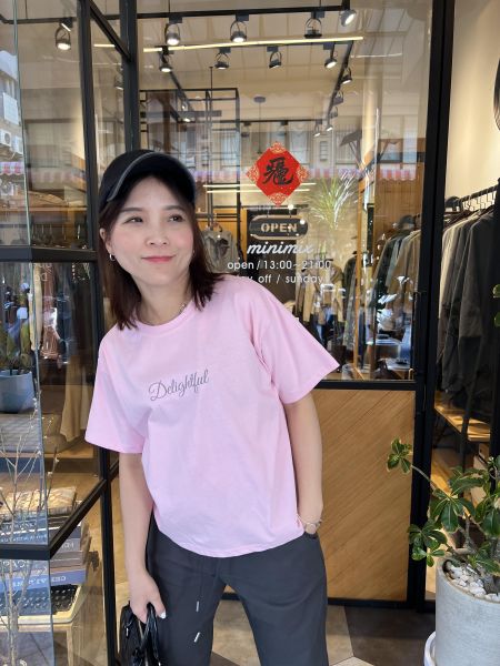 Mh302.電繡英字質感方型t 