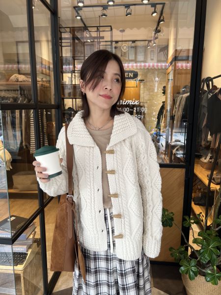 Nn114.超美必收牛角扣麻花外套 