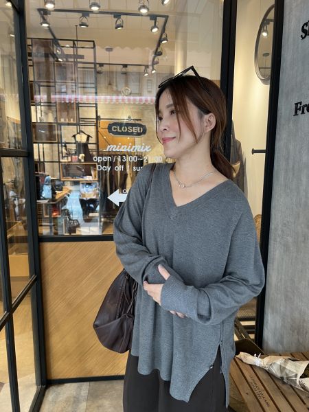 Nv106.質感s家親膚v領針織設計上衣 