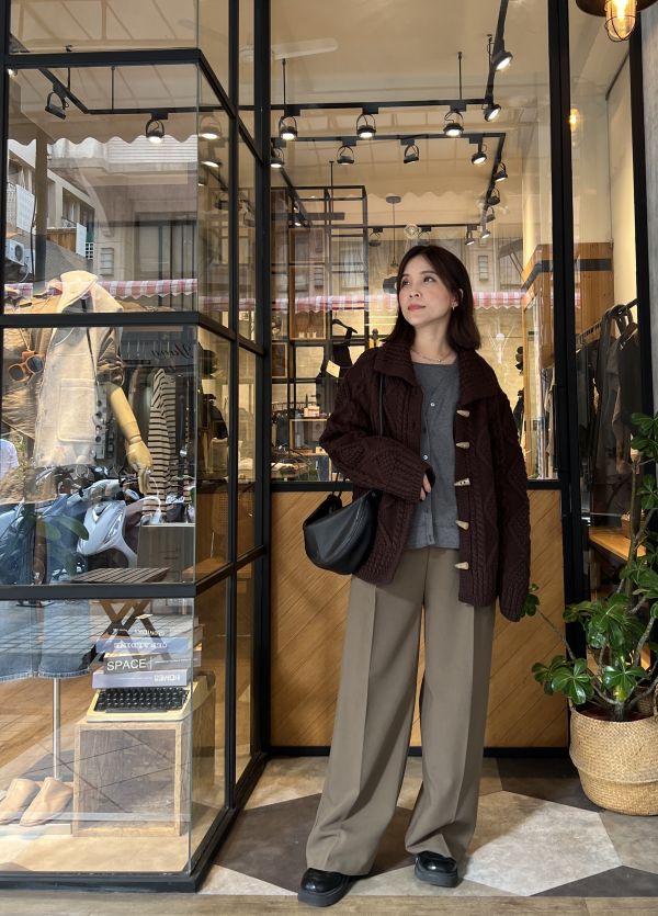 Nn114.超美必收牛角扣麻花外套 