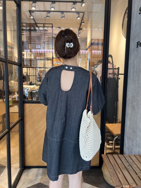 JJn610.後鏤空有細節的牛仔洋 