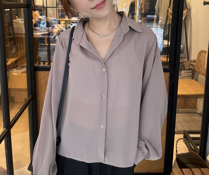 At905.質感混紡後打摺襯衫 