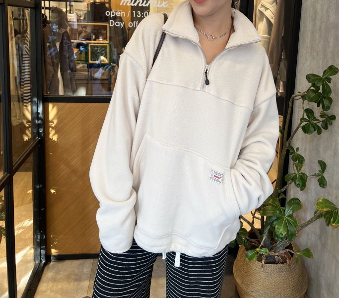 Dm115.輕量法蘭絨拉鍊翻領大學t 