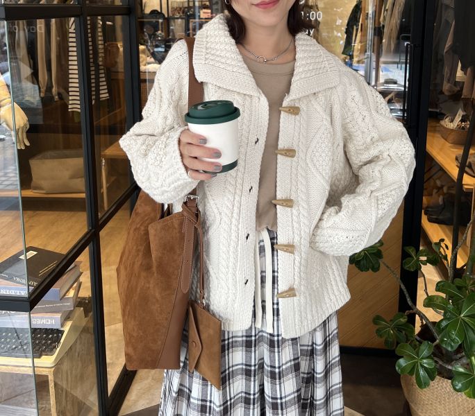 Nn114.超美必收牛角扣麻花外套 