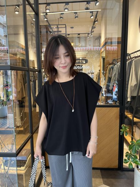 Ap412.質感愛牌家特殊料斗篷上衣 