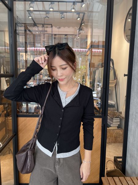 At921.雙層次小排扣羅紋t 