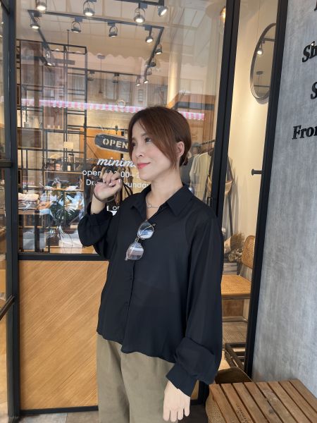 At905.質感混紡後打摺襯衫 