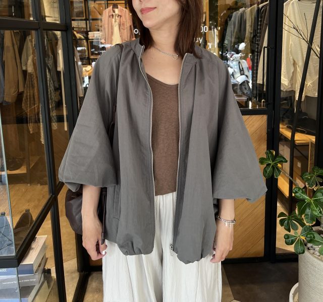 Ai24設計檔口超Q泡袖輕風衣 