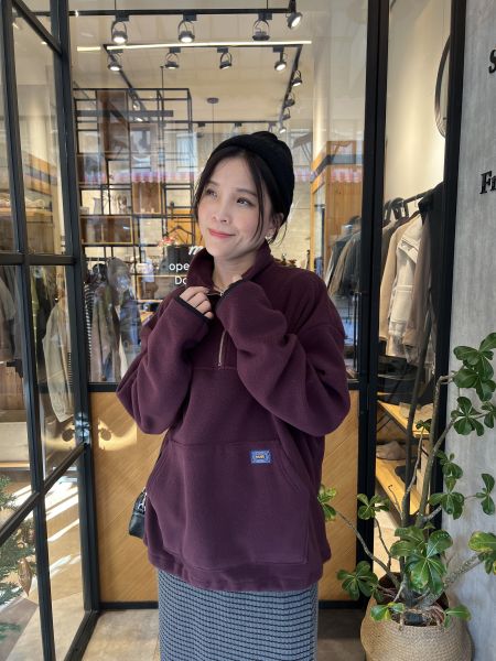 Dm115.輕量法蘭絨拉鍊翻領大學t 