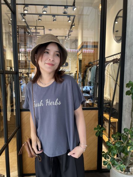 Ai02.微斗篷英字t 