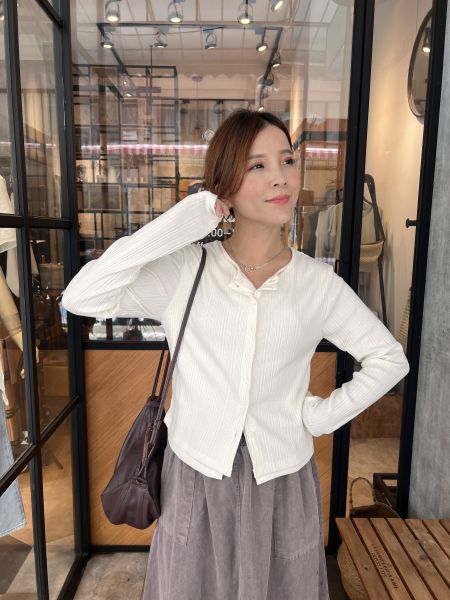 At921.雙層次小排扣羅紋t 