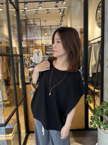 Ap412.質感愛牌家特殊料斗篷上衣 