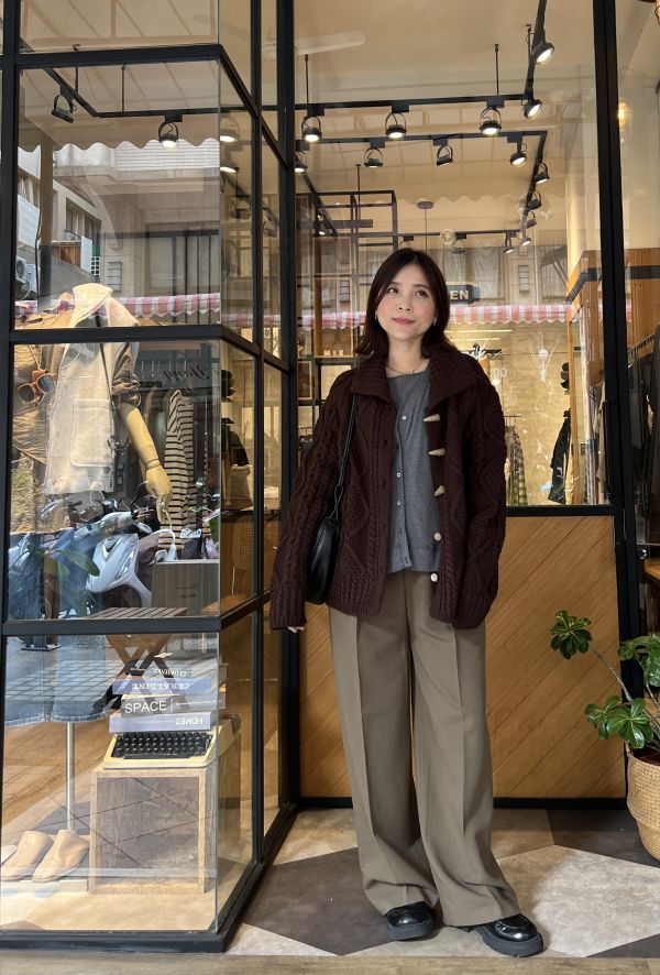 Nn114.超美必收牛角扣麻花外套 