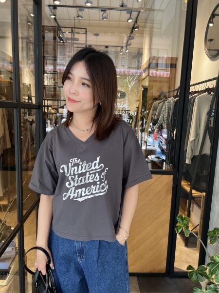 Ap402.必收V領英字方形t 