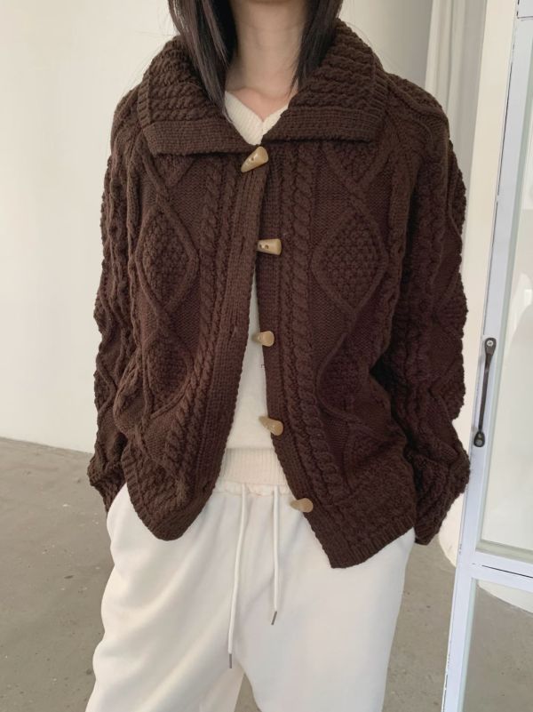 Nn114.超美必收牛角扣麻花外套 