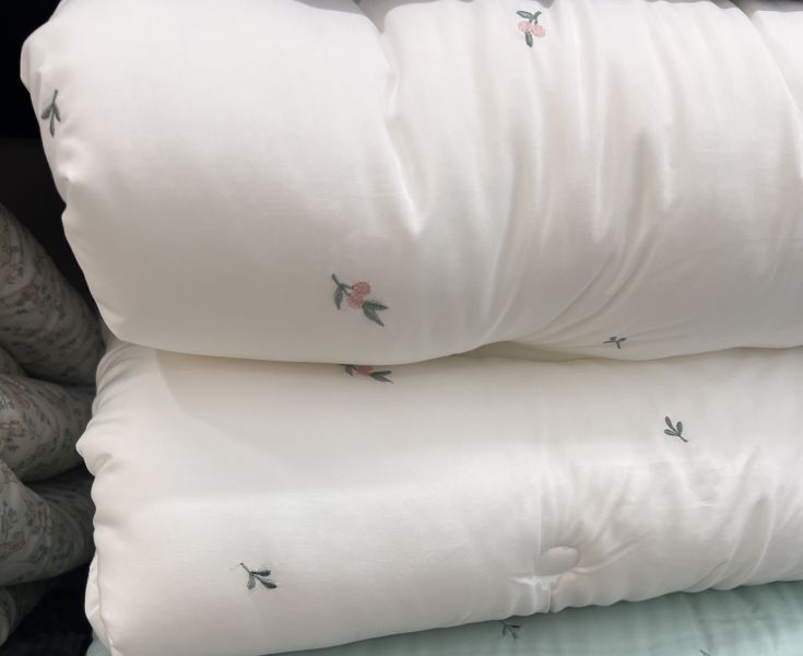 Kg72.刺繡小花天絲莫代爾四季被/白 