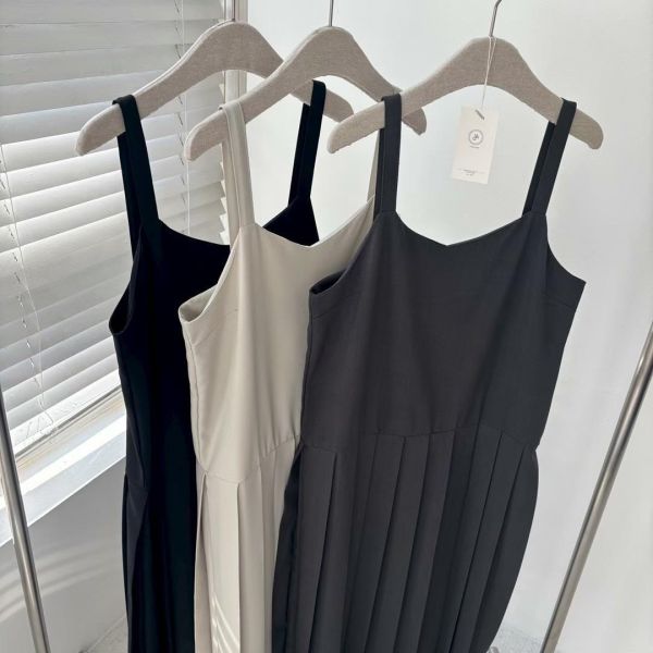 Ma319.西料百褶吊帶裙 