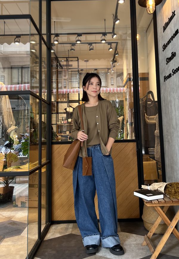 Nv104.質感檔口雙層次開釦上衣 