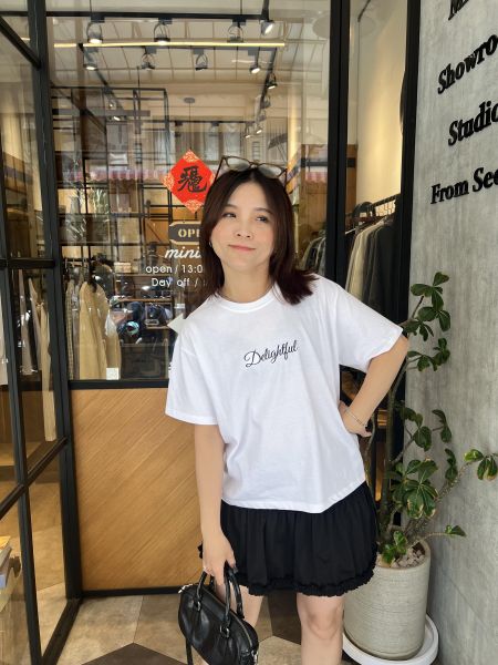 Mh302.電繡英字質感方型t 