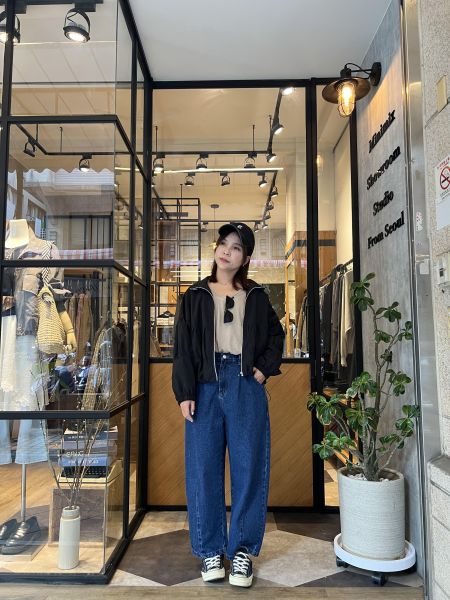 Ap424.不挑人原色小彎刀牛仔寬褲 