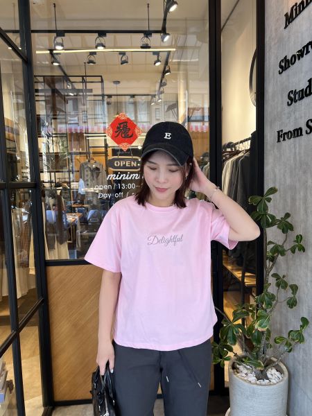 Mh302.電繡英字質感方型t 