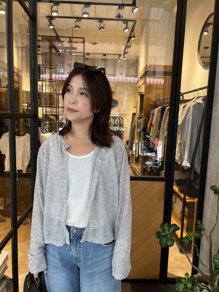 Jj08.微透坑條開襟衫 