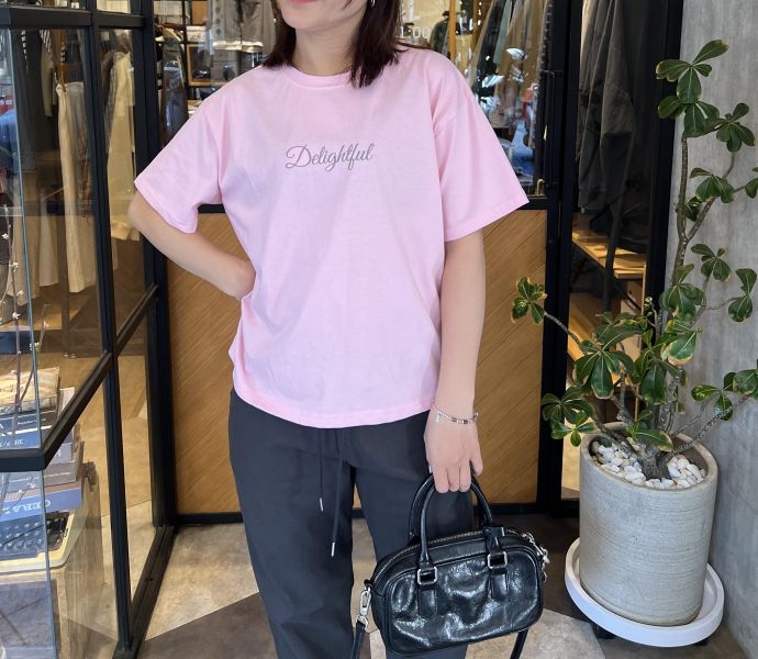 Mh302.電繡英字質感方型t 