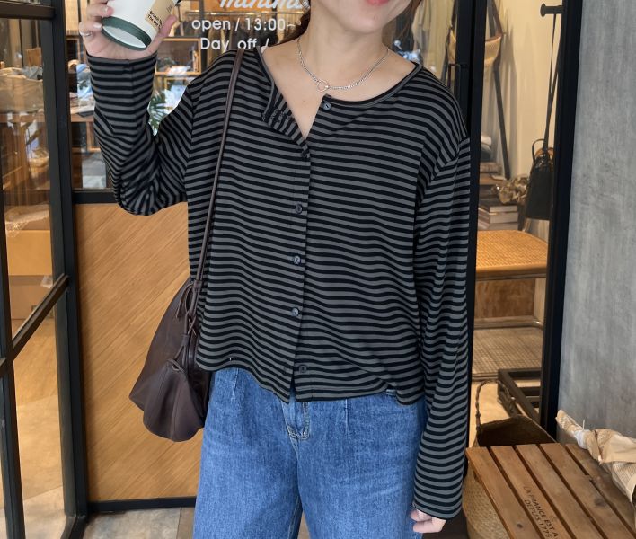 At903.全員必收/顯瘦條紋開扣t 