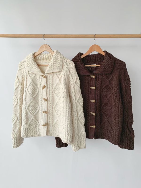 Nn114.超美必收牛角扣麻花外套 