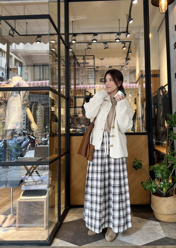 Nn114.超美必收牛角扣麻花外套 