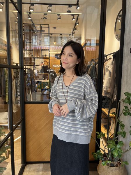 Dm105.超美霧絨v領條紋上衣 