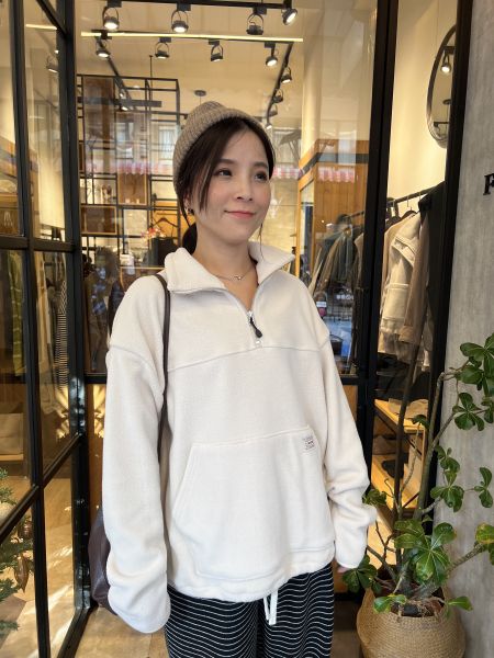 Dm115.輕量法蘭絨拉鍊翻領大學t 