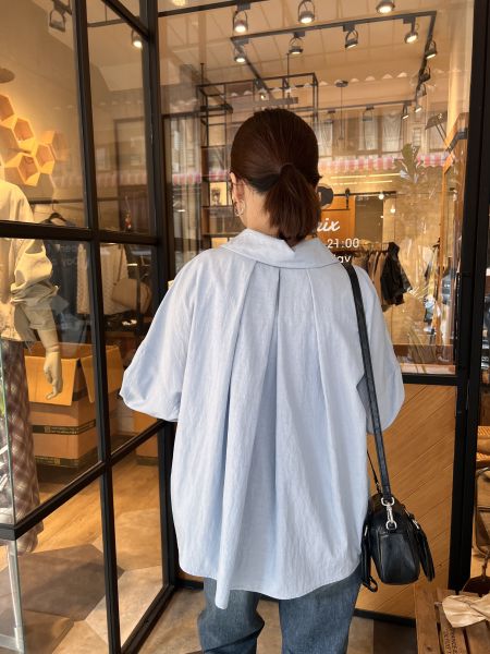 Fb07.質感愛牌家後打褶美襯衫 