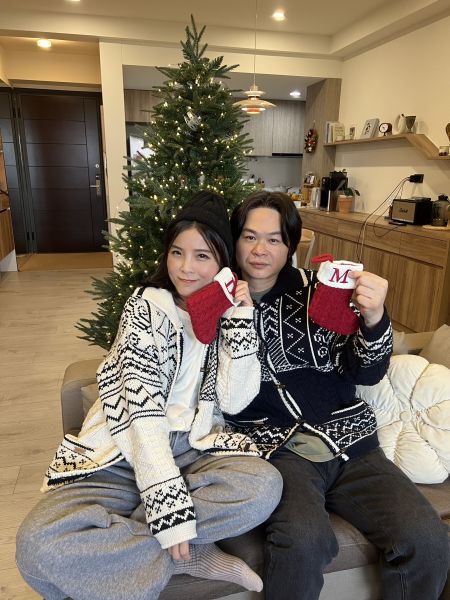 Dm127.冬日必備菲爾島木釦毛衣外！ 