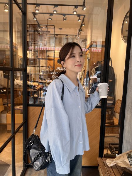 Fb07.質感愛牌家後打褶美襯衫 