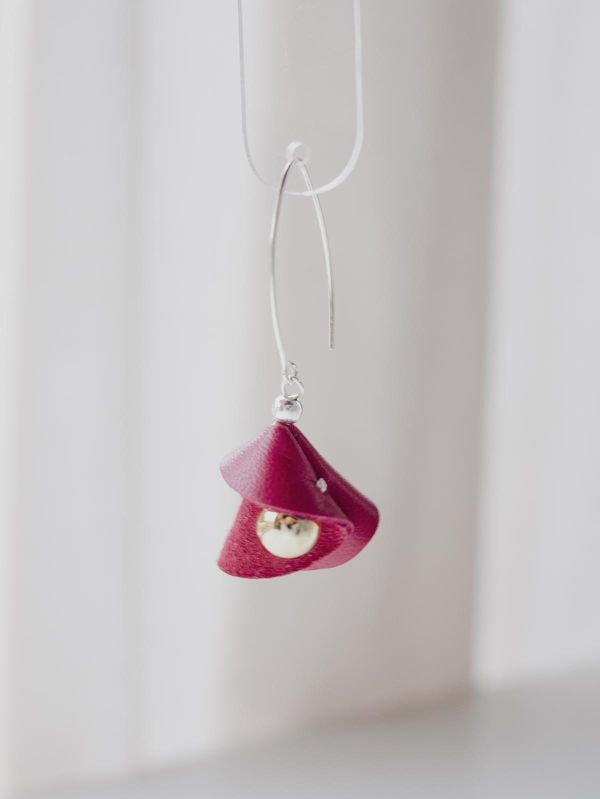 AFTERGLOW | 朵 * 純銀 皮革 天然 幾何 抗敏 垂墜 耳環 ESG natural系列 recycled material 公平貿易 環保 環境友善 羊皮 耳環 花耳環