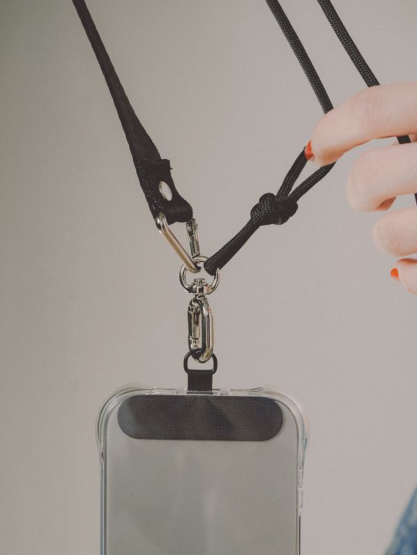 閃光系 | CRUSH -鈦空黑 * 黑色 金屬色 尼龍 傘繩 手機背帶 phone-strap 交換禮物 可拆式背帶 女友禮物 女生禮物 情人節禮物 手機掛繩 手機繩