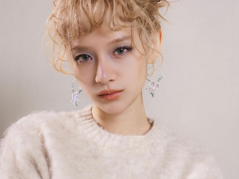 暮光系 - 覆雪 * 冷琺瑯 樹脂 白色 花朵 黃銅 耳環 交換禮物 婚禮小物 情人節禮物 生日禮物 畢業禮物 花 耳環 花耳環 黃銅耳環