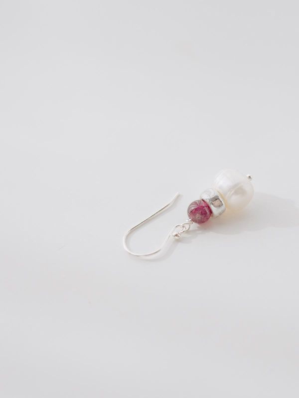 SCARLET - 蝕 * 紅石榴  珍珠 純銀 健康循環 永恆自信 耳環 交換禮物 婚禮小物 情人節禮物 招財水晶 耳環 生日禮物 畢業禮物 礦石 能量水晶