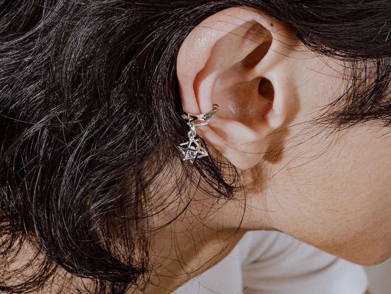 Unisex | 無訊號 - 未落 * 星芒 中性 個性 街頭 耳骨夾 不銹鋼 交換禮物  男禮物 男友禮物 男生耳夾 男生耳骨夾 礦石