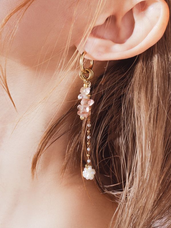 Lapis | Ruby Blooms * 紅色 花 珍珠 耳環 耳骨夾 交換禮物 天然珍珠 水晶耳環 珍珠耳環 耳夾耳環 聖誕禮物 聖誕耳環 花耳環 閨蜜禮物