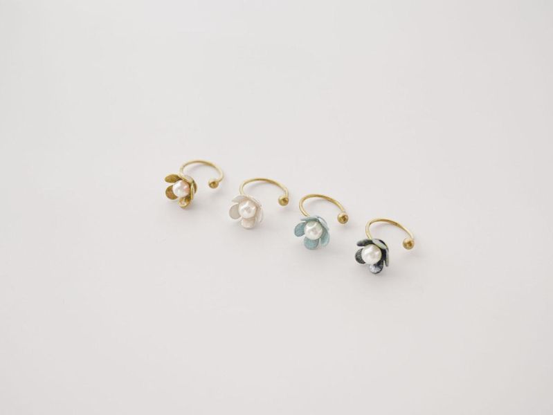 暮光系 - 春日小花藍 * 黃銅 珍珠 花朵 彩色 樹脂 耳骨夾 交換禮物 婚禮小物 情人節禮物 珍珠 珍珠耳環 珍珠耳骨夾 生日禮物 耳窩夾