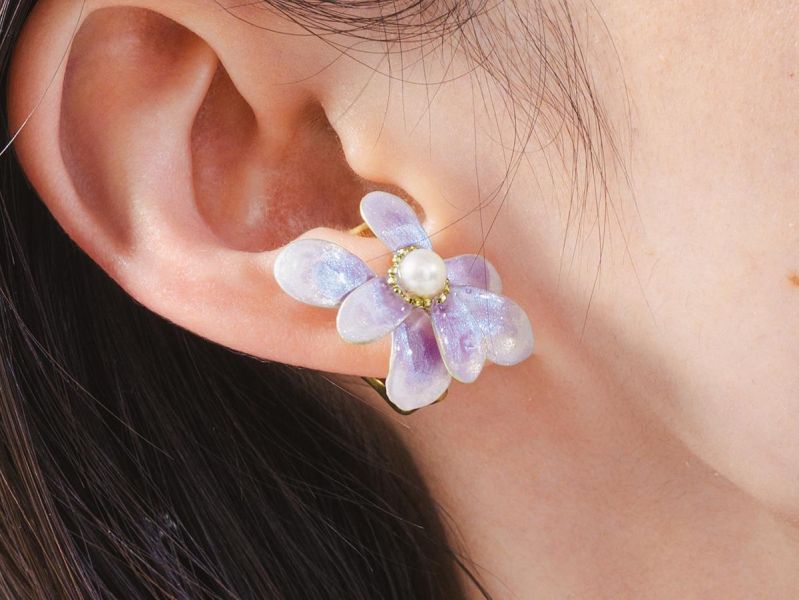 VERNL | 春息 - 藍紫 * 黃銅 珍珠 花朵 彩色 樹脂 戒指 耳骨夾 交換禮物 情人節禮物 戒指珍珠 珍珠 耳骨夾 生日禮物 耳窩夾 花耳環