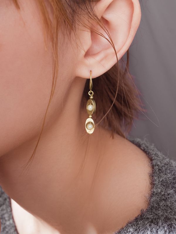 ONCE LITE | 暮光系 - OVAL * 珍珠 橢圓形 黃銅耳環 交換禮物 婚禮小物 情人節禮物 抗敏耳環 珍珠耳環 生日禮物 畢業禮物 迷你耳環 黃銅耳環