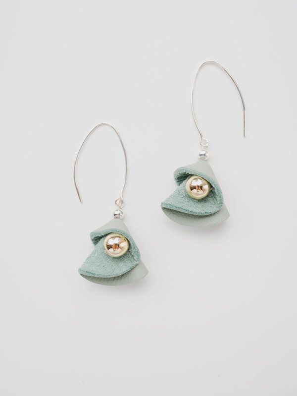 AFTERGLOW | 雲 * 純銀 皮革 天然 幾何 抗敏 垂墜 耳環 ESG natural系列 recycled material 公平貿易 環保 環境友善 羊皮 耳環 花耳環