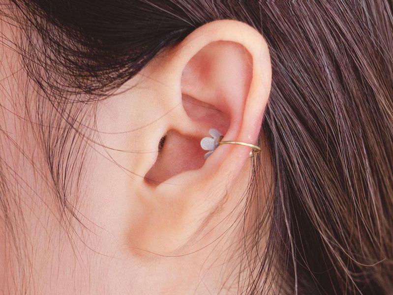 暮光系 - 春日小花紅 * 黃銅 珍珠 花朵 彩色  樹脂 耳骨夾 交換禮物 婚禮小物 情人節禮物 珍珠 珍珠耳環 珍珠耳骨夾 生日禮物 耳窩夾