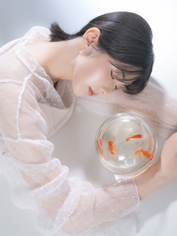 月白系 | 花霞 - 純銀 透明 水晶 礦石 輕珠寶 花 耳環 天然石 女友禮物 寶石 水晶 純銀 純銀耳環 耳環 輕珠寶 送禮
