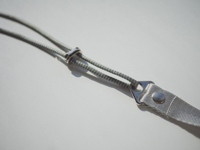 閃光系 | CRUSH - 鈦原色 * 銀色 金屬色 尼龍 傘繩 手機背帶 phone-strap 交換禮物 可拆式背帶 女友禮物 女生禮物 情人節禮物 手機掛繩 手機繩