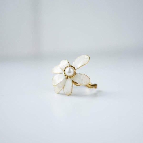 VERNL | 春息 - 珍珠白 * 黃銅 珍珠 花朵 彩色 樹脂 戒指 耳骨夾 交換禮物 情人節禮物 戒指珍珠 珍珠耳骨夾 生日禮物 耳窩夾 花耳環